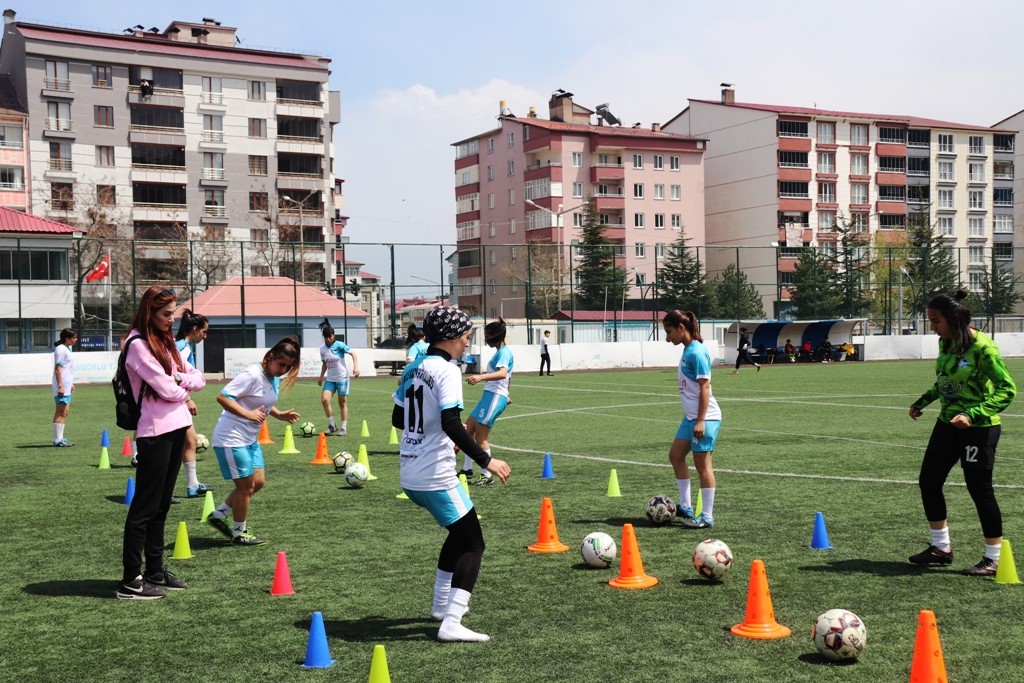 Kadın Futbol Takımı'nın Hedefi Süper Lig